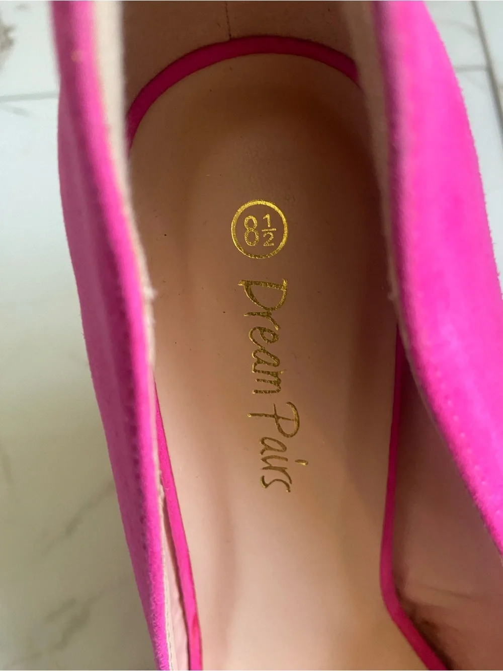 Dream Pairs  Hot Pink Fuchsia Suede Stiletto Swan Platform Pumps size 8.5